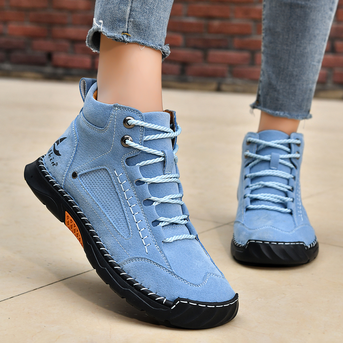 Women Can’t Get Enough of These Cozy Walking Shoes