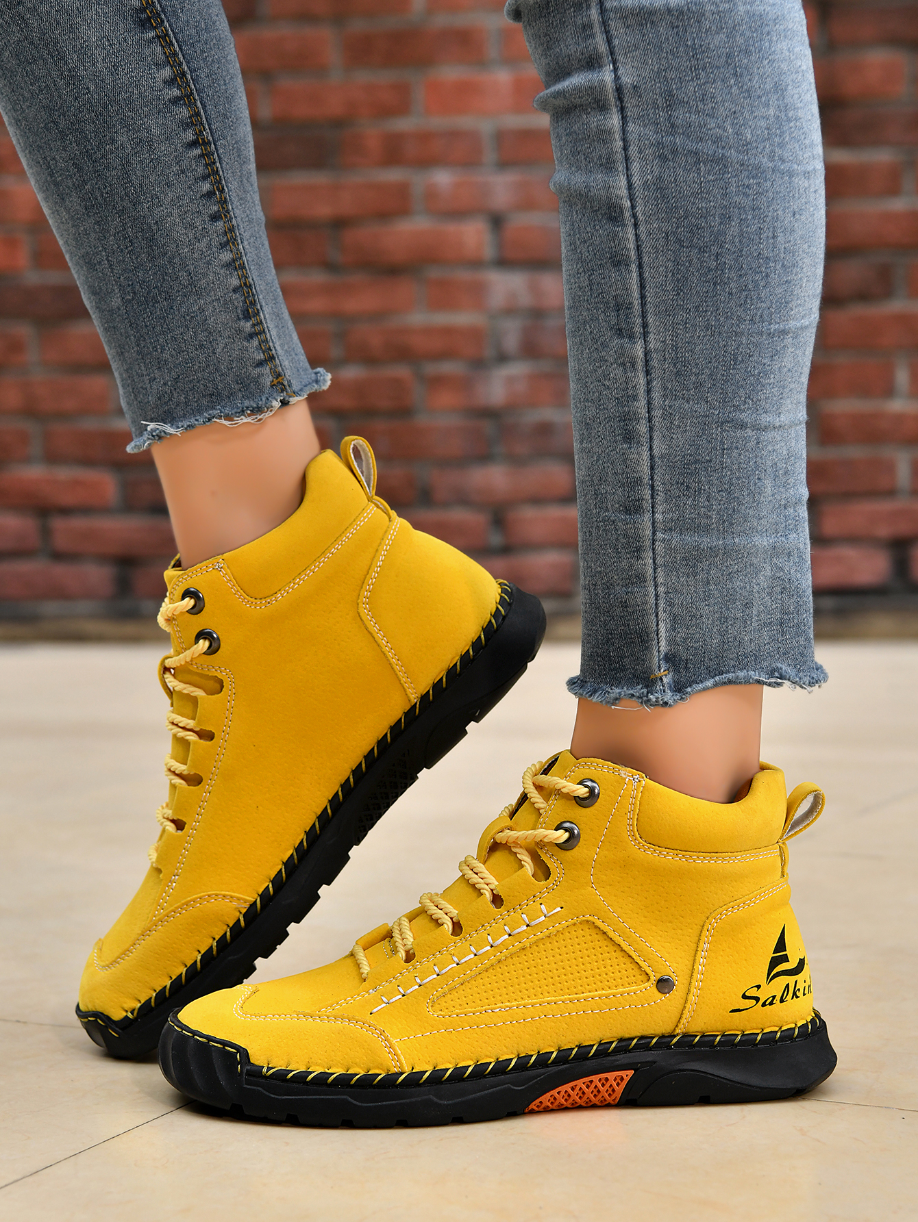 Women Can’t Get Enough of These Cozy Walking Shoes