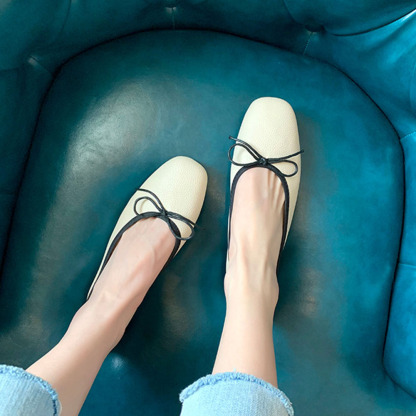 Neue Damenschuhe im französischen Stil mit eckiger runder Spitze und flachem Mund