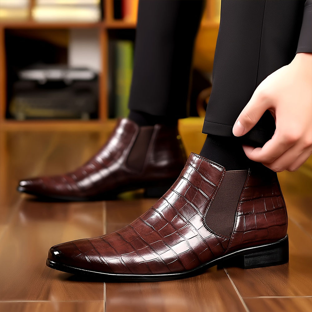 Hochgeschnittene Business-Herrenschuhe aus glänzendem Leder