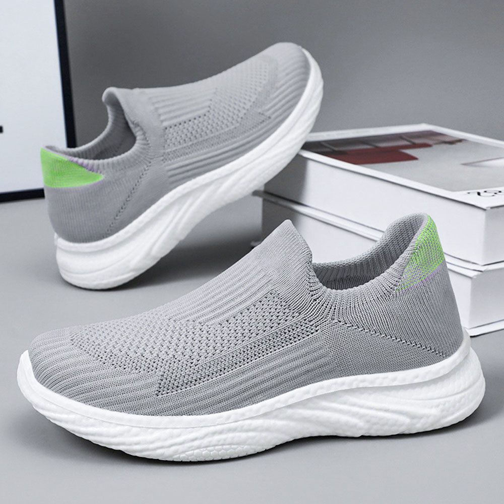 Neue Fly-Strick-Sneaker mit weicher Sohle