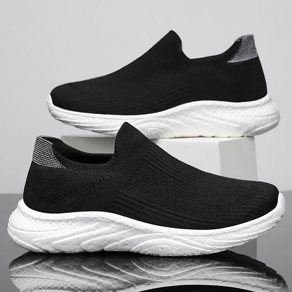 Neue Fly-Strick-Sneaker mit weicher Sohle