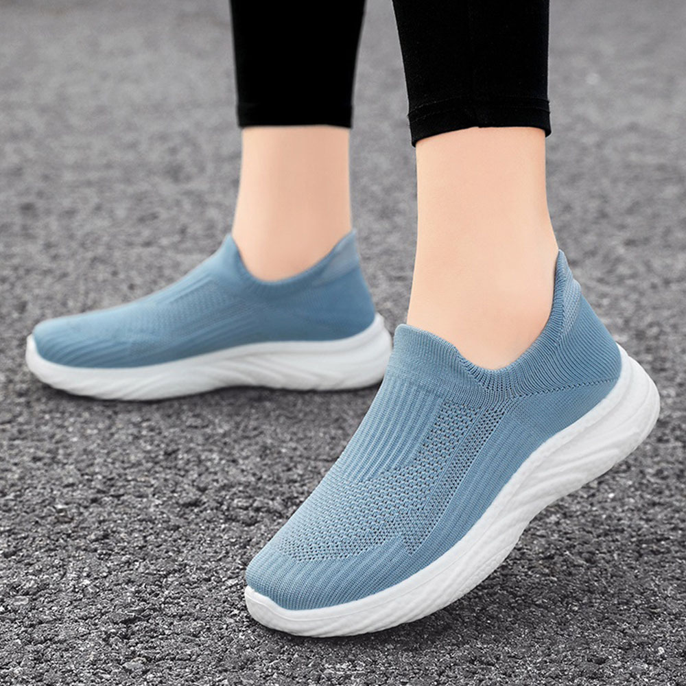 Neue Fly-Strick-Sneaker mit weicher Sohle