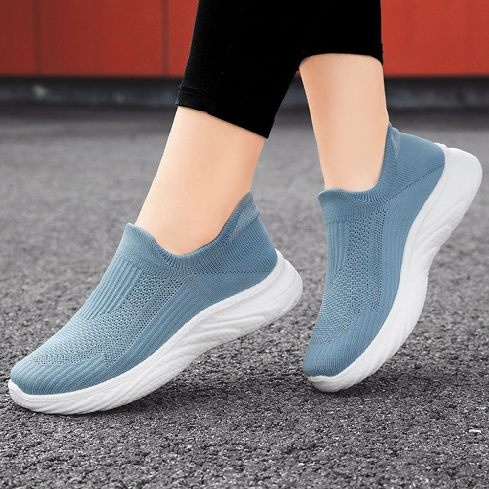 Neue Fly-Strick-Sneaker mit weicher Sohle