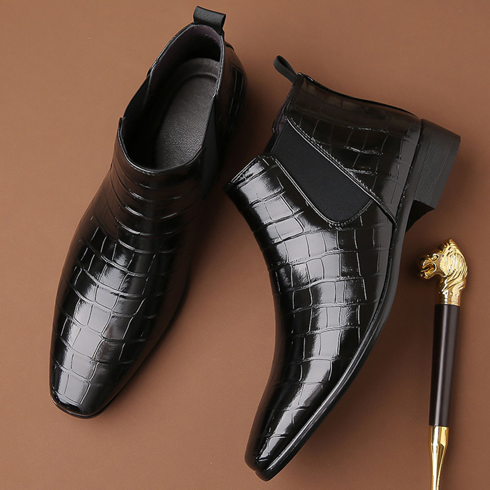 Hochgeschnittene Business-Herrenschuhe aus glänzendem Leder