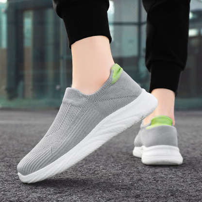 Neue Fly-Strick-Sneaker mit weicher Sohle