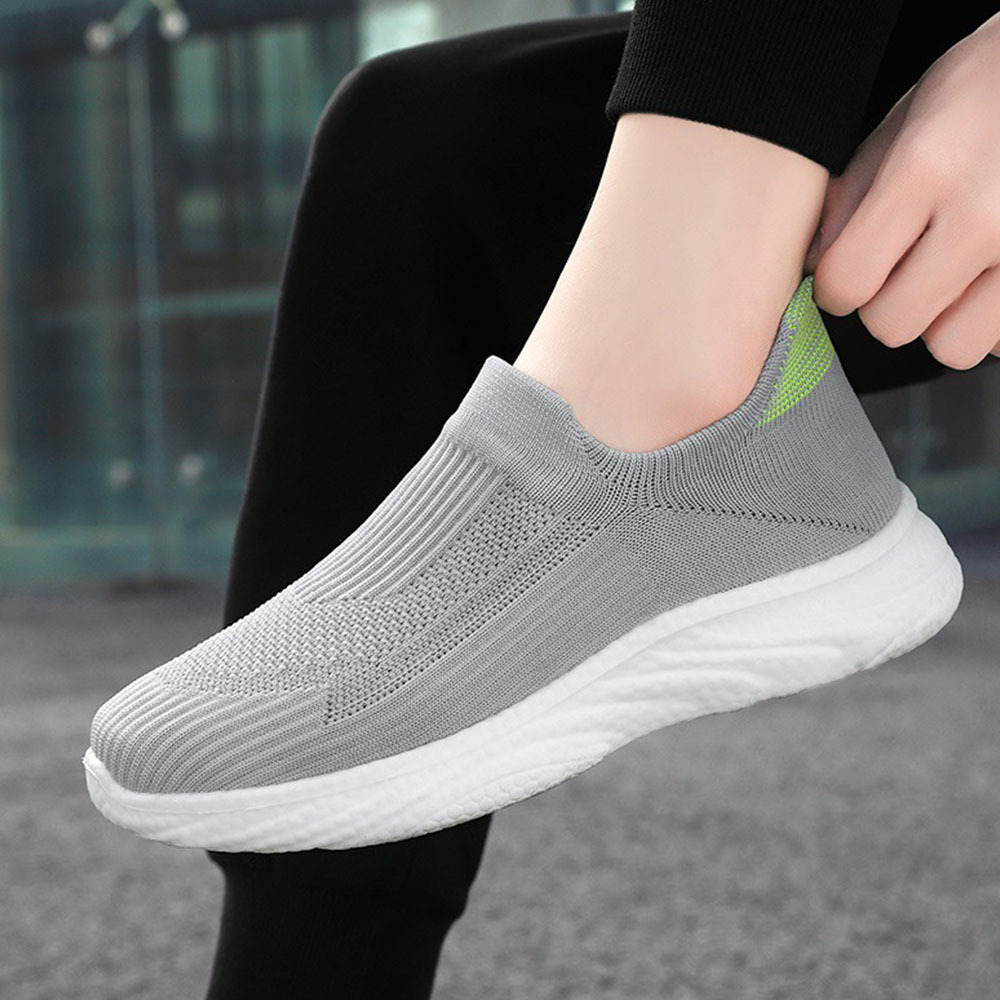 Neue Fly-Strick-Sneaker mit weicher Sohle
