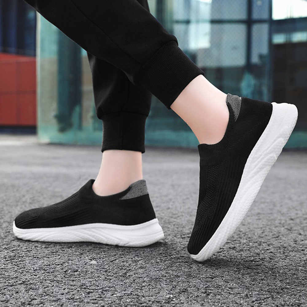 Neue Fly-Strick-Sneaker mit weicher Sohle