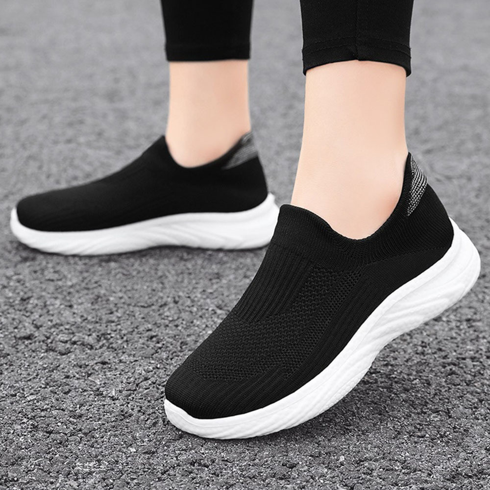 Neue Fly-Strick-Sneaker mit weicher Sohle