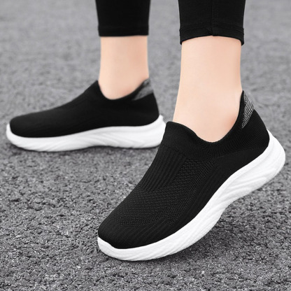 Neue Fly-Strick-Sneaker mit weicher Sohle