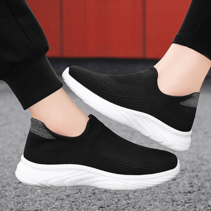 Neue Fly-Strick-Sneaker mit weicher Sohle