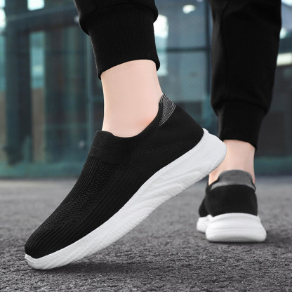 Neue Fly-Strick-Sneaker mit weicher Sohle