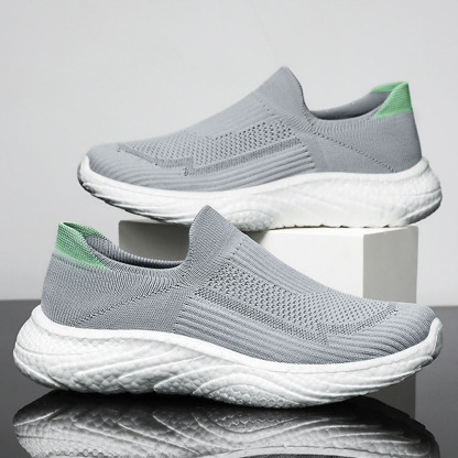 Neue Fly-Strick-Sneaker mit weicher Sohle