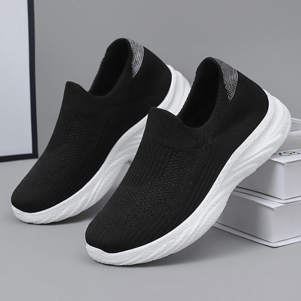 Neue Fly-Strick-Sneaker mit weicher Sohle