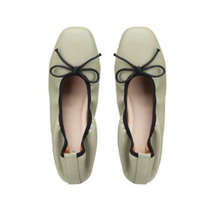 Neue Damenschuhe im französischen Stil mit eckiger runder Spitze und flachem Mund