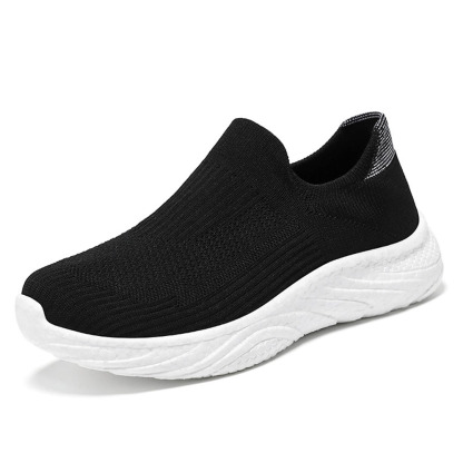 Neue Fly-Strick-Sneaker mit weicher Sohle