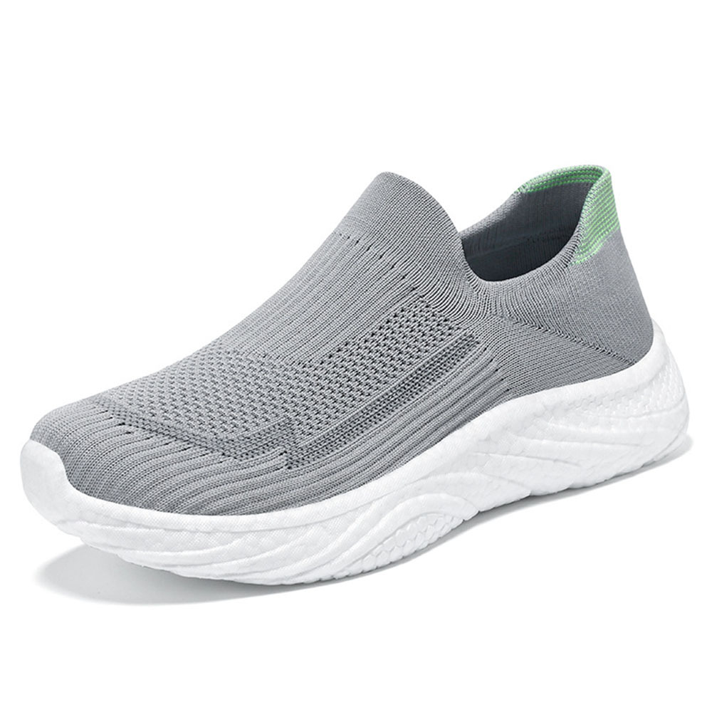 Neue Fly-Strick-Sneaker mit weicher Sohle