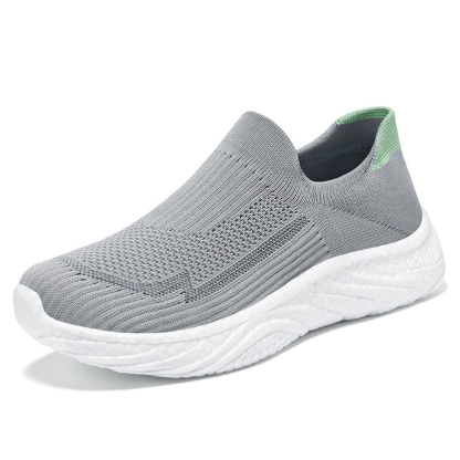 Neue Fly-Strick-Sneaker mit weicher Sohle