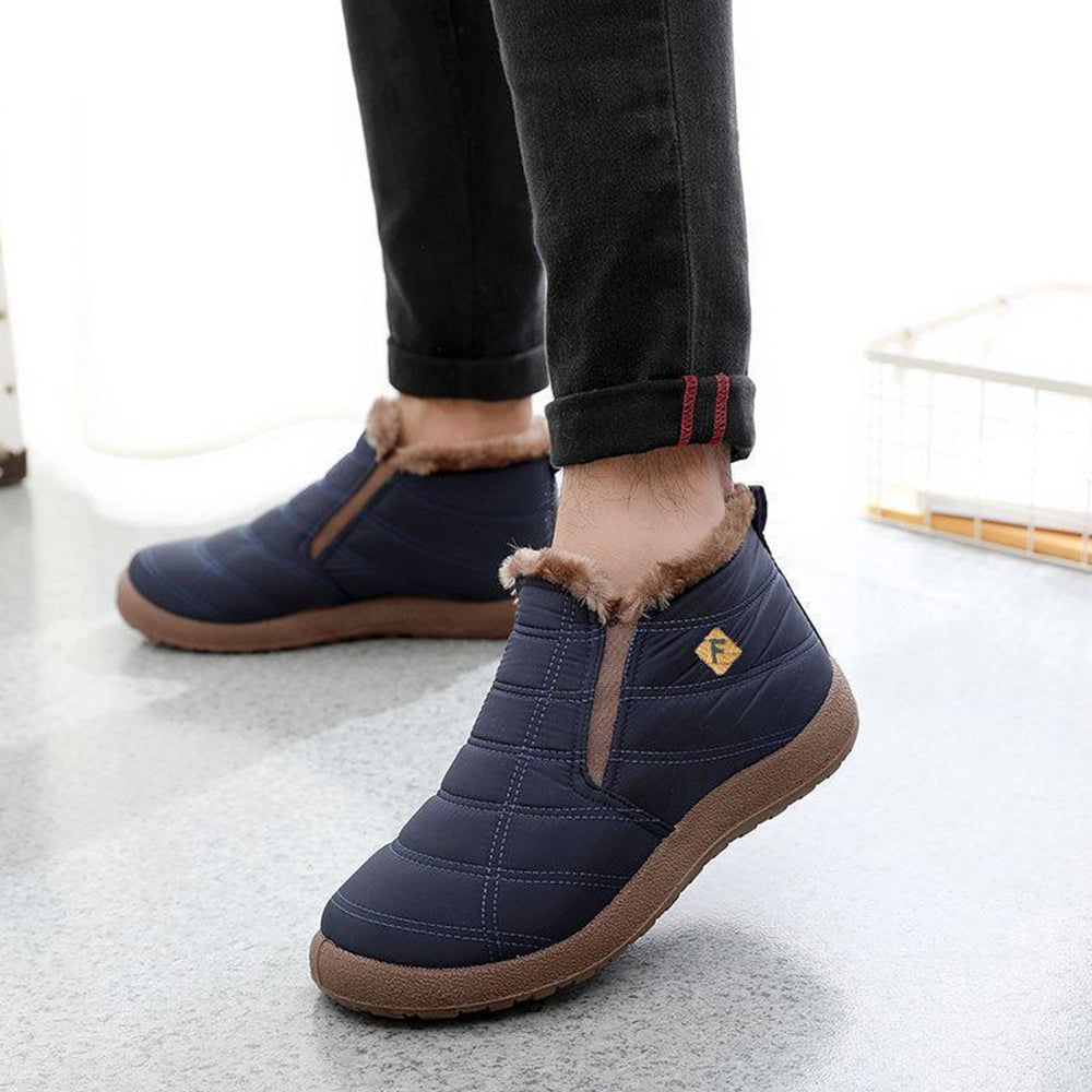 Neue warme Schneeschuhe aus Wintersamt und Baumwolle