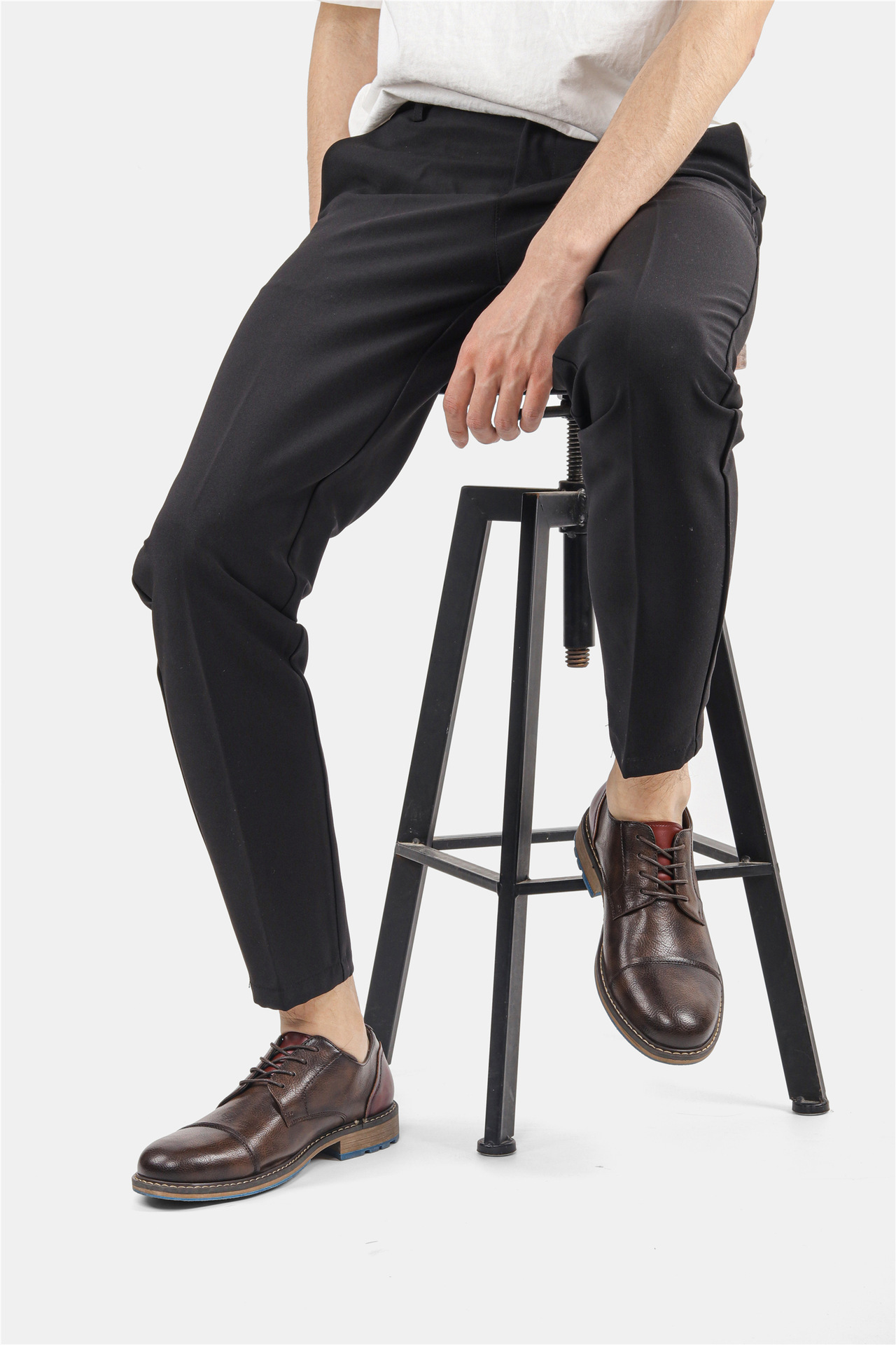 MEN'S ROUND-TOE LACE-UP LEATHER SHOES.
