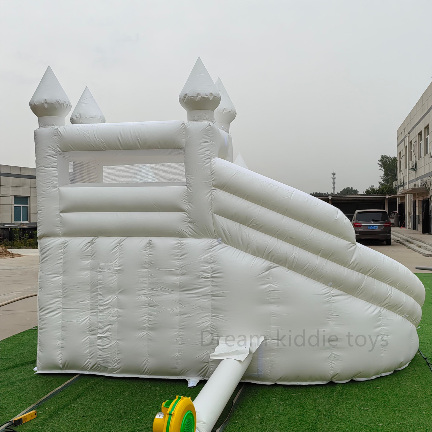 White Bounce House With Ocean Ball Pool And Slide Jumper Bouncy Castle Inflatable Bouncer with water gun soft play
