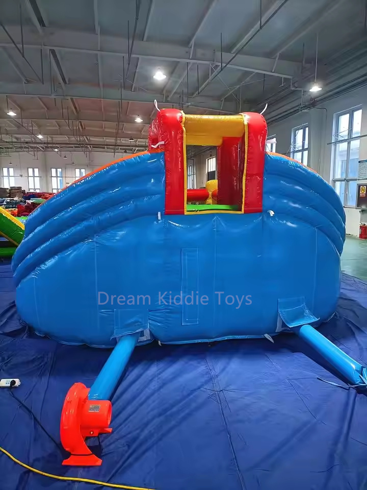  Inflatable curve commercial water slide pool bounce house inflatable with water gun
