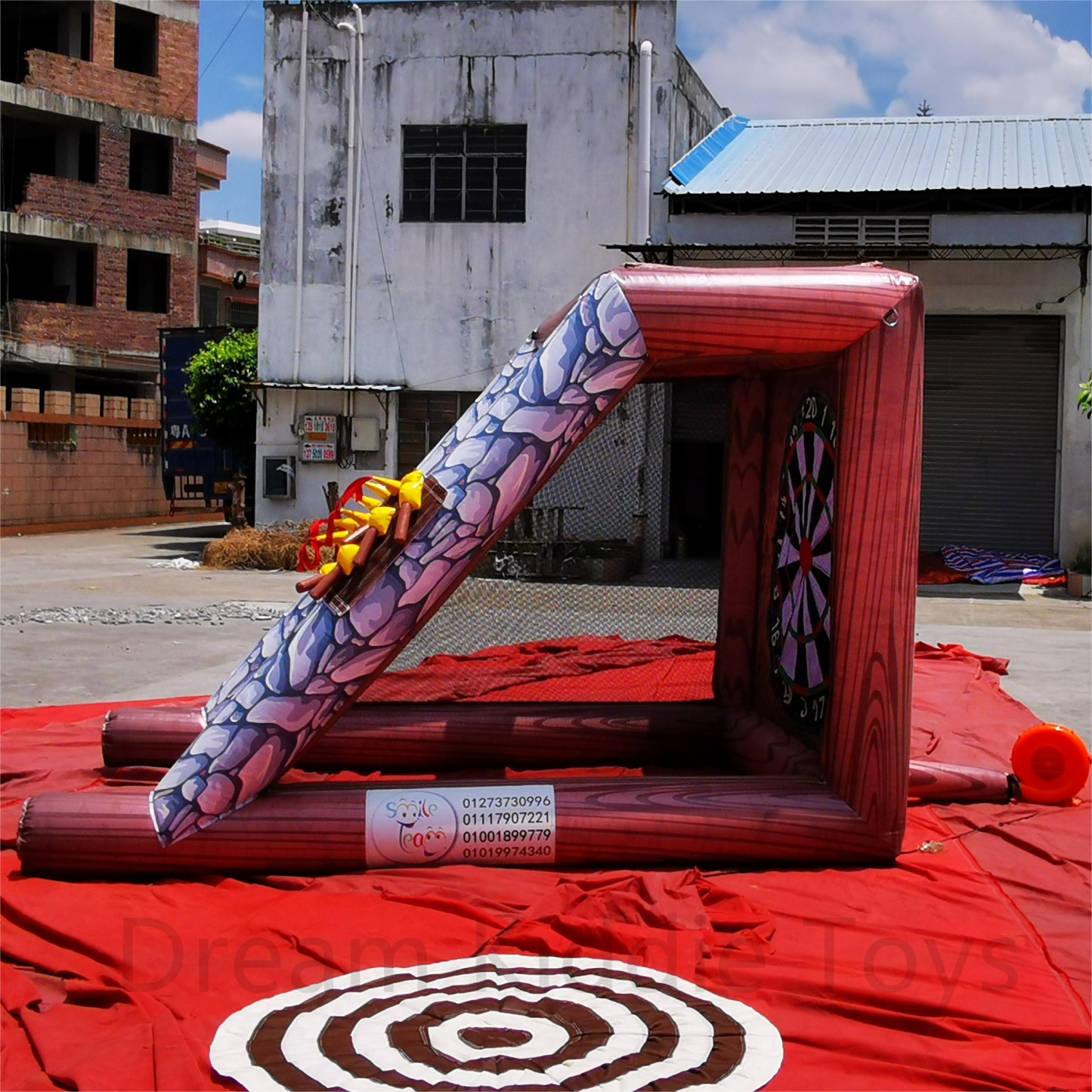 Inflatable throwing sport games dart board throw inflatable axe throwing for Party rental