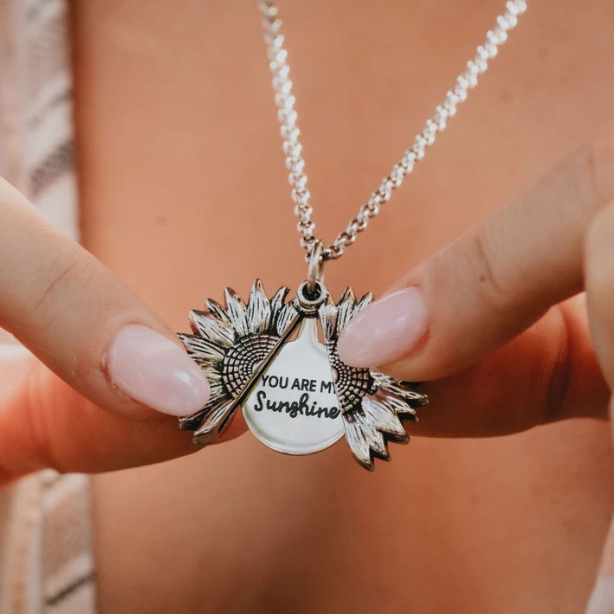 "You Are My Sunshine" Sunflower Sunflower Necklace can be hit together