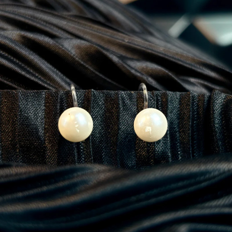 Fashion pearl earrings