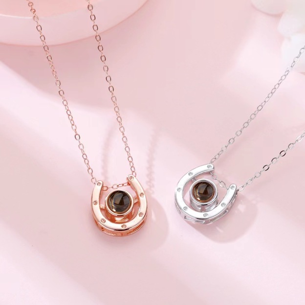 Personalized U-shaped projection bracelet