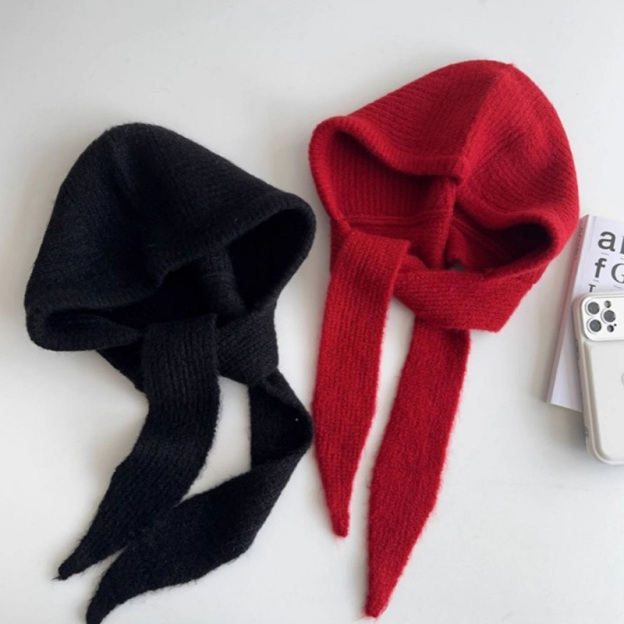 Thick knitted angled hood