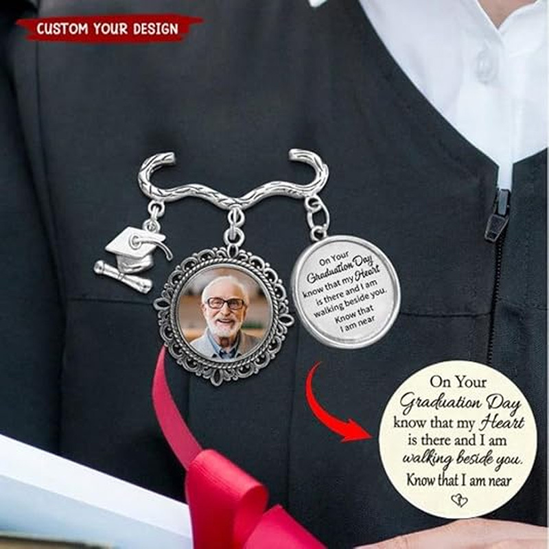 Customized graduation commemorative brooch