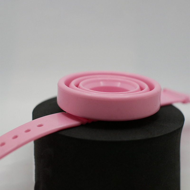 Foldable wrist wine glass