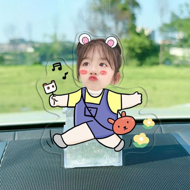 Customized photos of DIY acrylic automatic shaking head ornaments