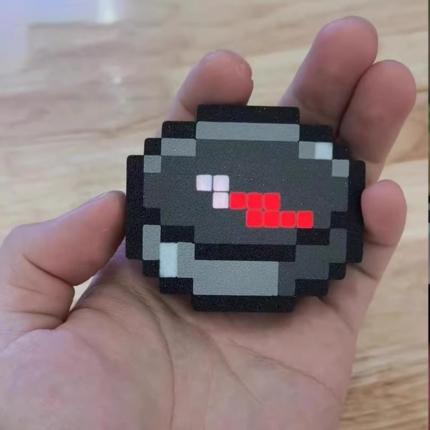 Pixel style movable compass