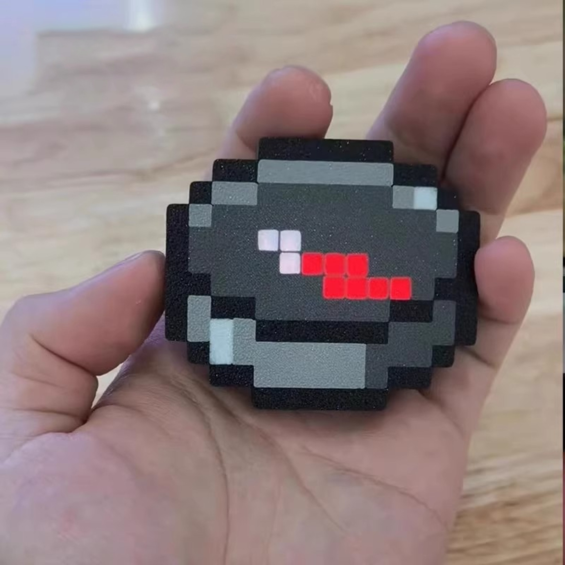 Pixel style movable compass