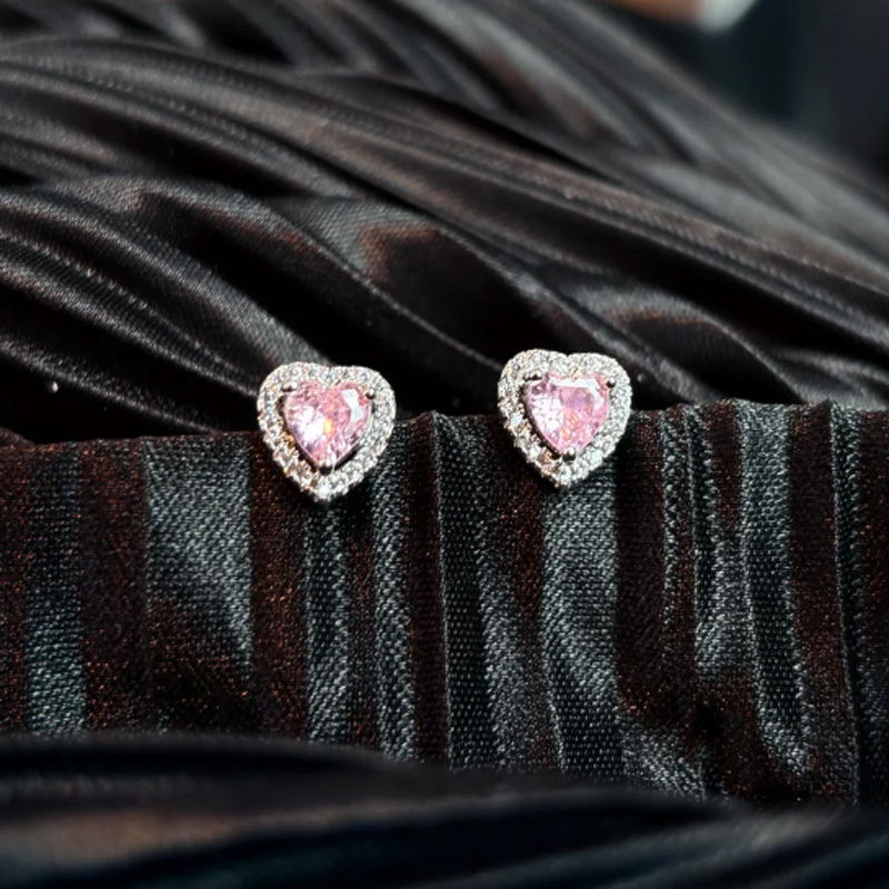 Fashionable zircon heart earrings