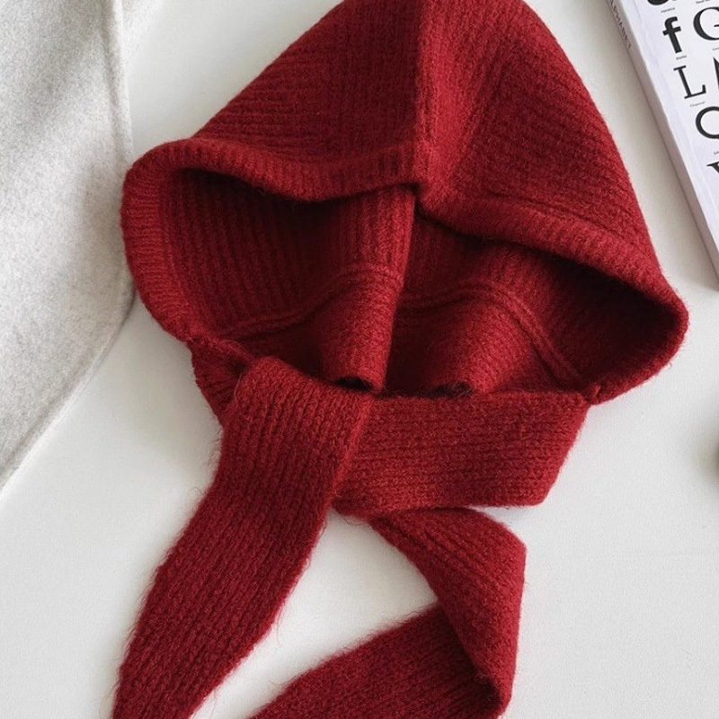 Thick knitted angled hood