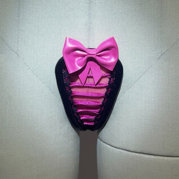 Bow-tie C-string bra