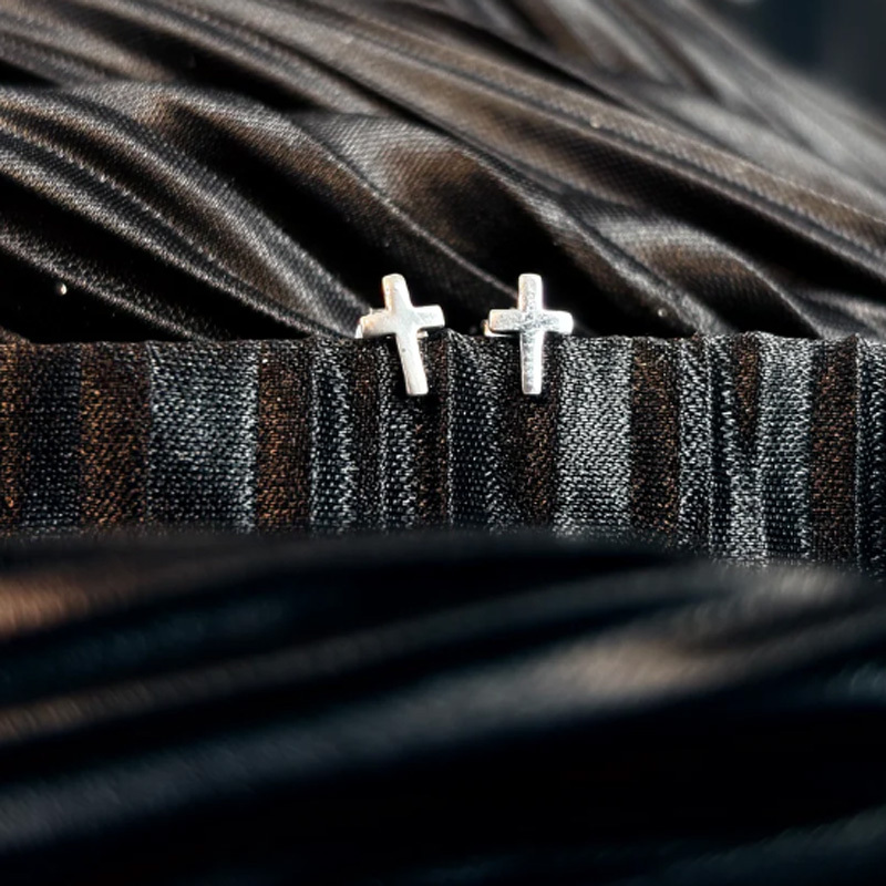 Fashion cross earrings