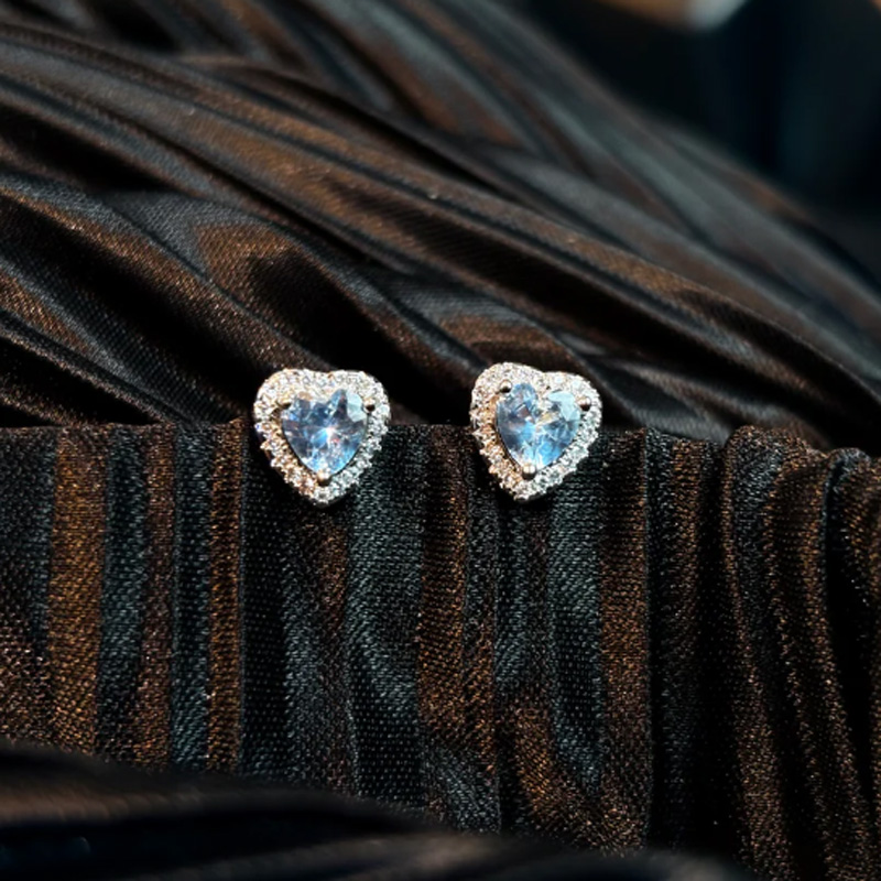 Fashionable zircon heart earrings