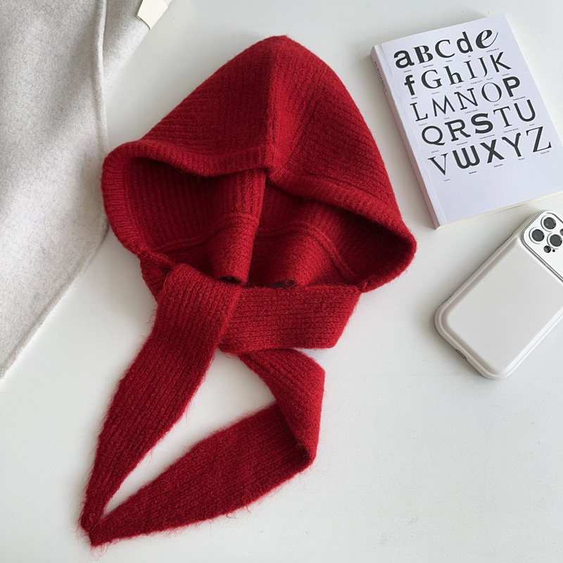 Thick knitted angled hood