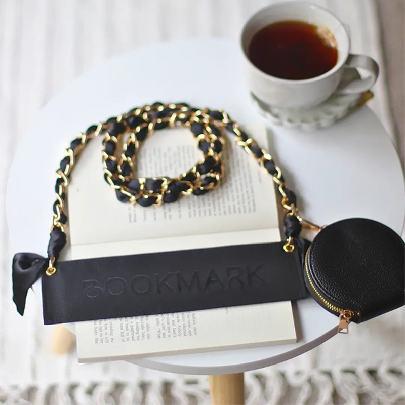 Stylish bookmark wallet