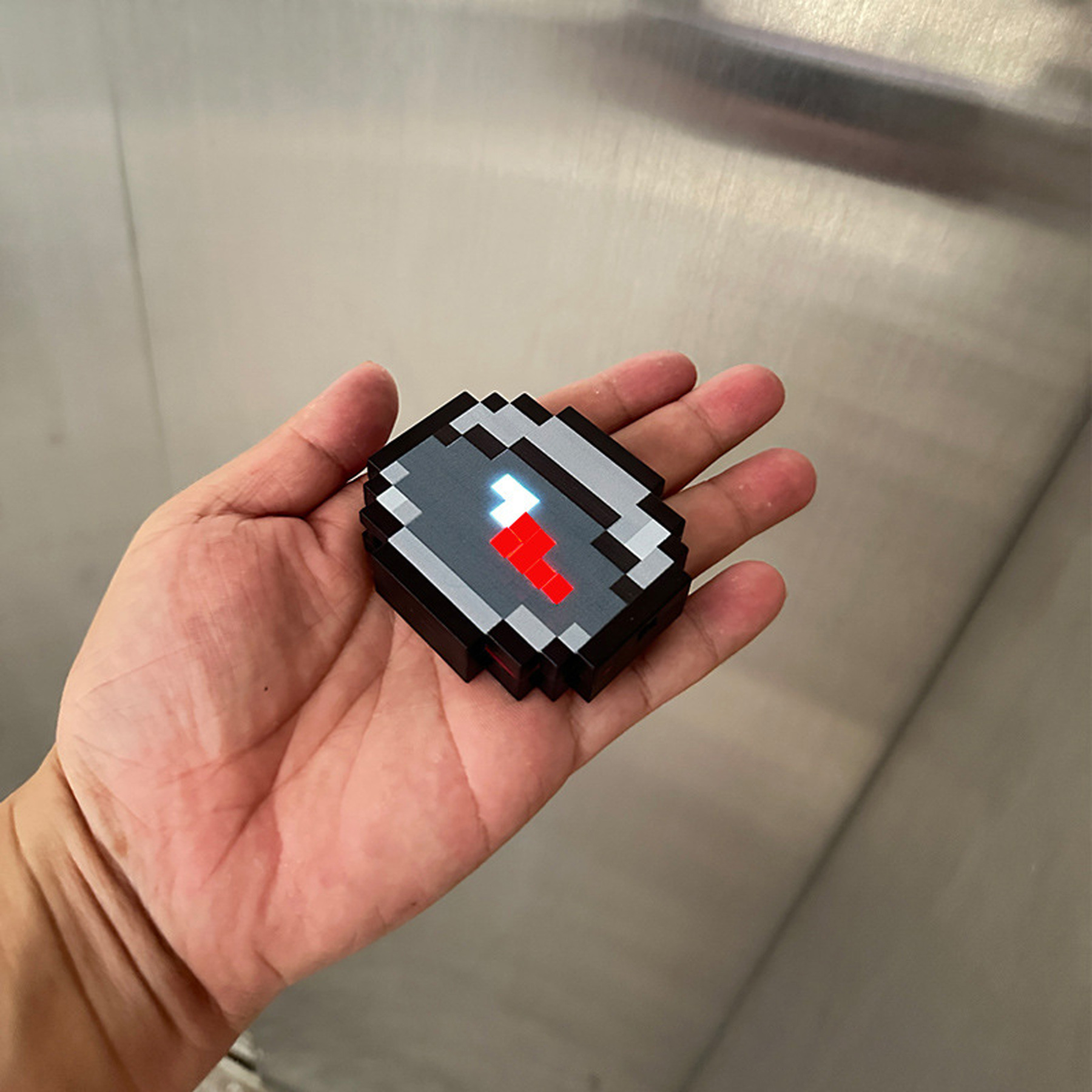Pixel style movable compass