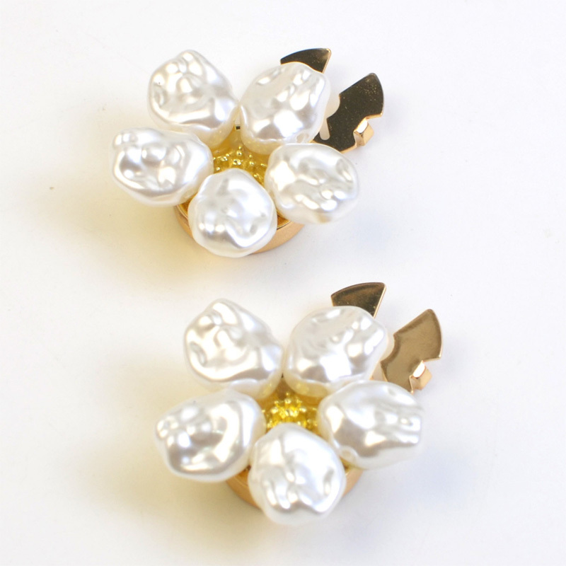Alloy Pearl Flower Rhinestone Cufflinks