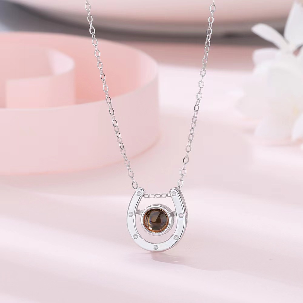 Personalized U-shaped projection bracelet