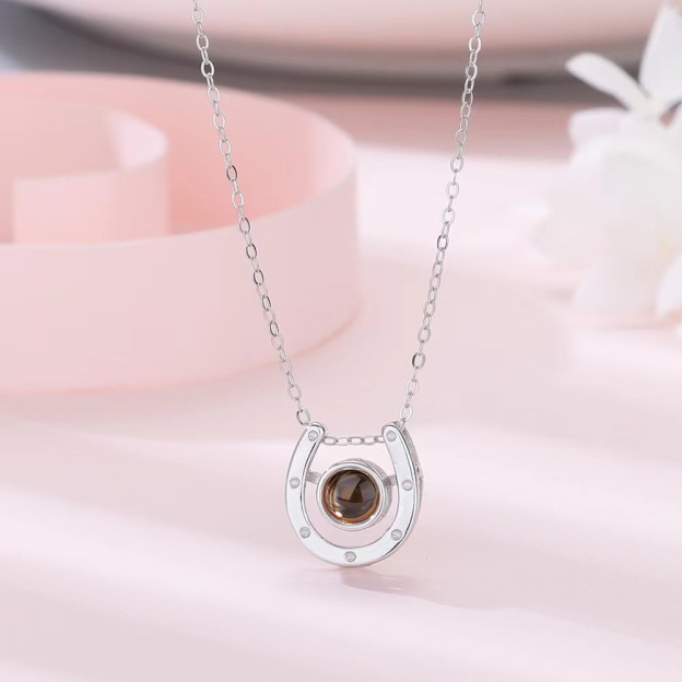 Personalized U-shaped projection bracelet