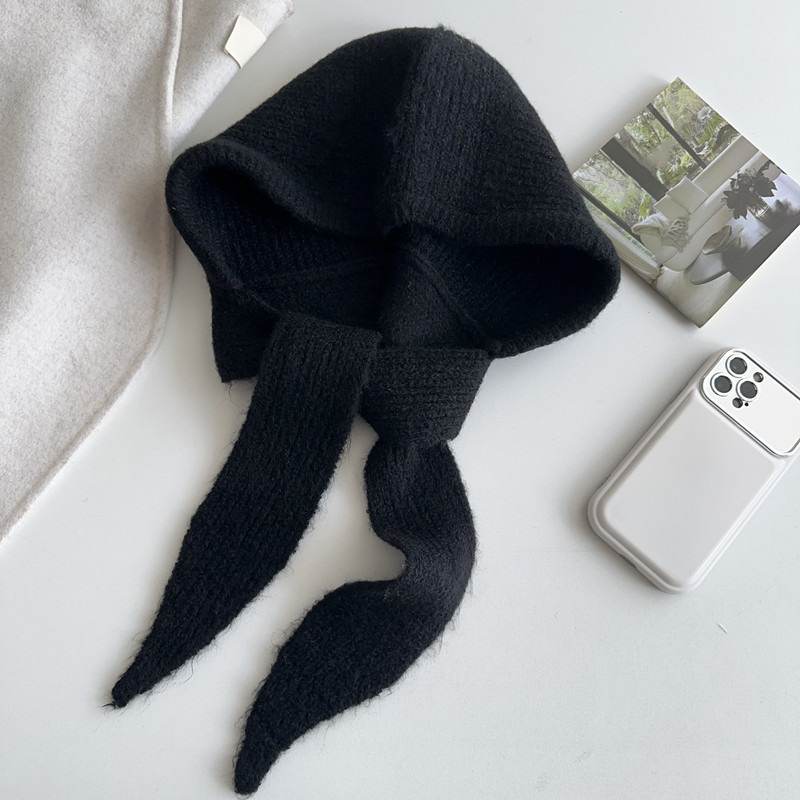 Thick knitted angled hood