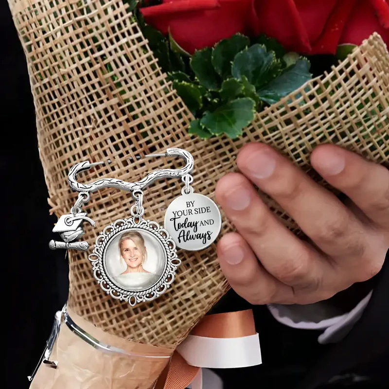 Customized graduation commemorative brooch