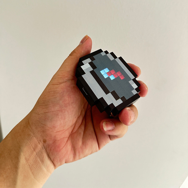 Pixel style movable compass